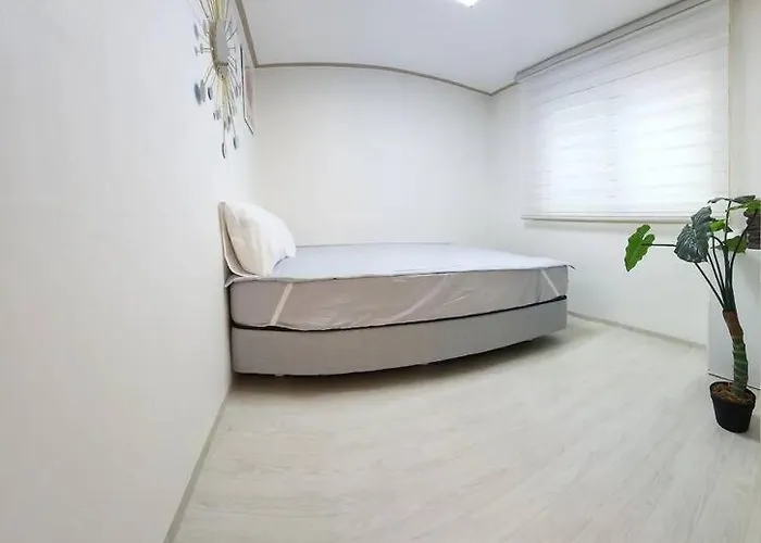 Apartment 핑크 White Linen House,3br Seoul