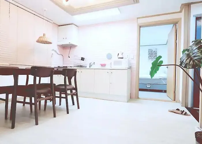 핑크 White Linen House,3br