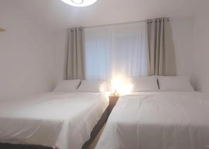 핑크 White Linen House,3br