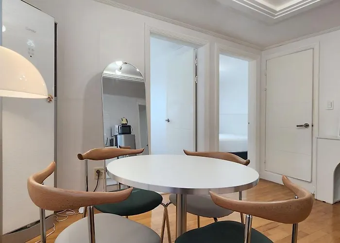 Apartment 핑크 White Linen House,3br Seoul