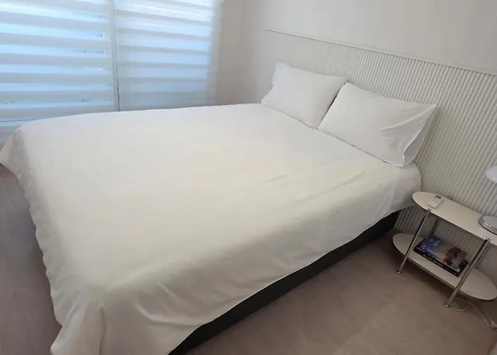 핑크 White Linen House,3br * Seoul