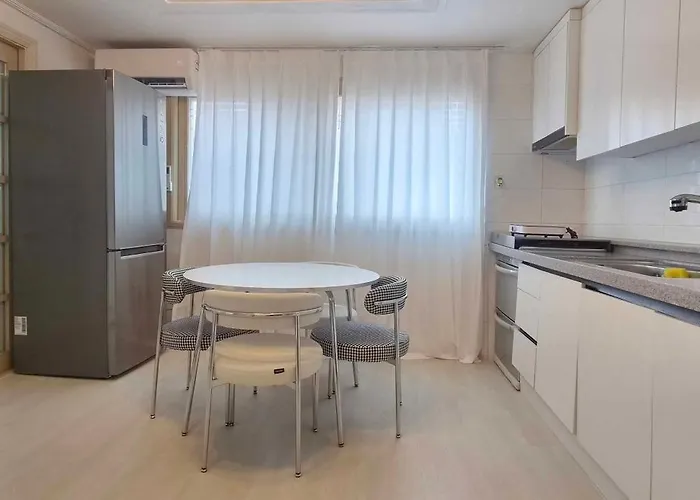 Apartment 핑크 White Linen House,3br