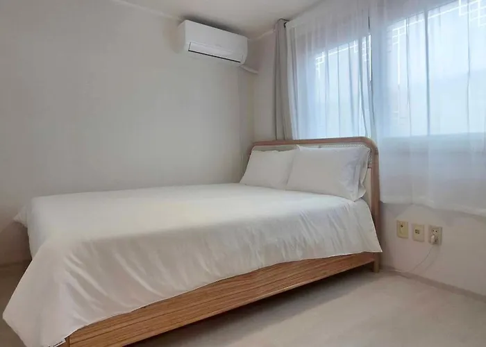 핑크 White Linen House,3br 公寓 首爾