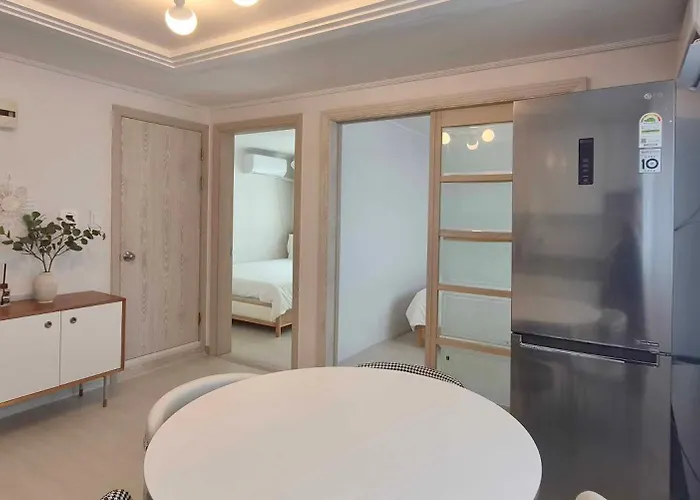핑크 White Linen House,3br